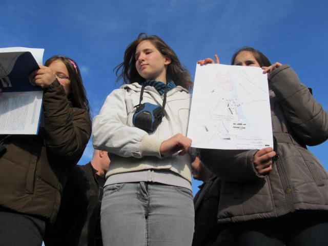 BGA11HA01-377-29 Zentai csata emlékmű Oromhegyes, diákok előadása